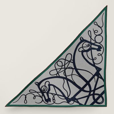 【三角形と柄が特徴的】HERMES Coup de fouet chemiseスカーフ Coup de Fouet Chemise giant triangle | Hermès Mainland China